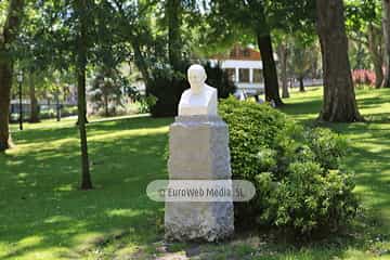 Escultura «Juan Rodríguez Muñiz»