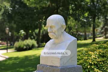 Escultura «Juan Rodríguez Muñiz»