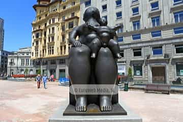 Escultura «La maternidad»