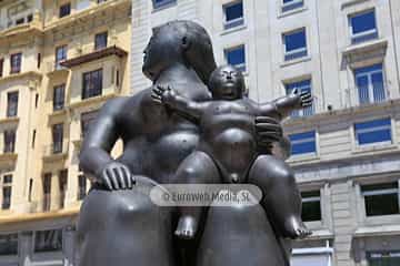 Escultura «La maternidad»