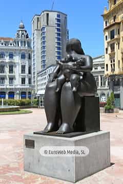 Escultura «La maternidad»