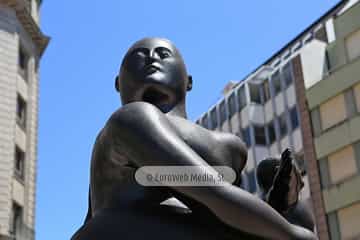 Escultura «La maternidad»