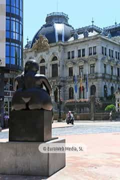 Escultura «La maternidad»