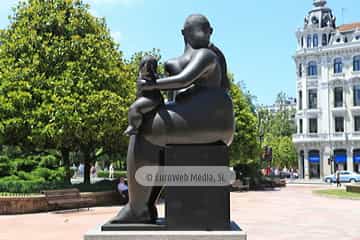 Escultura «La maternidad»