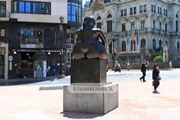 Escultura «La maternidad»