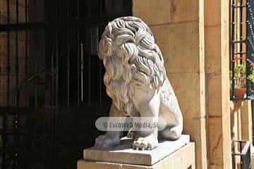 Escultura «León»