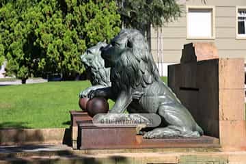 Escultura «Leones en la Plaza de Castilla»