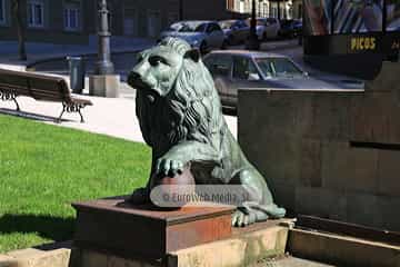 Escultura «Leones en la Plaza de Castilla»