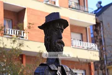 Escultura «Mendigo con perros»