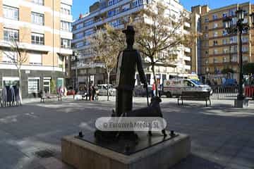 Escultura «Mendigo con perros»