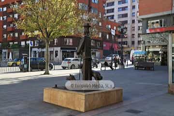 Escultura «Mendigo con perros»