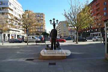 Escultura «Mendigo con perros»