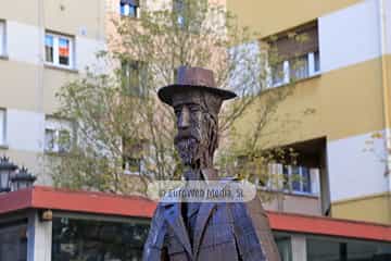 Escultura «Mendigo con perros»