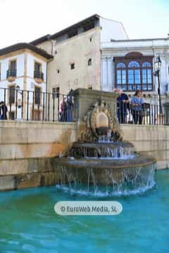 Fuente en la Plaza de Alfonso II el Casto