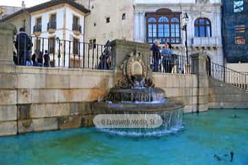 Fuente en la Plaza de Alfonso II el Casto
