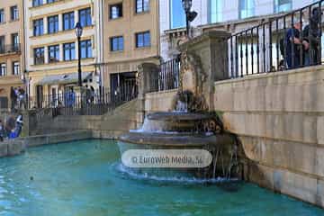 Fuente en la Plaza de Alfonso II el Casto