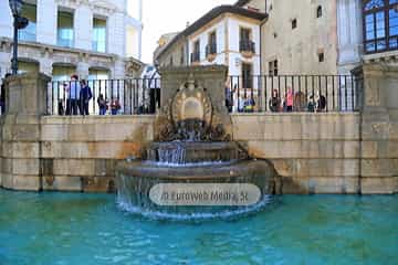 Fuente en la Plaza de Alfonso II el Casto