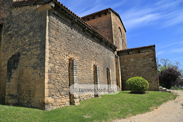 Exteriores. Iglesia San Julián de los Prados de Oviedo