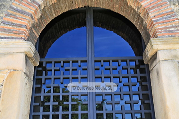 Exteriores. Iglesia San Julián de los Prados de Oviedo