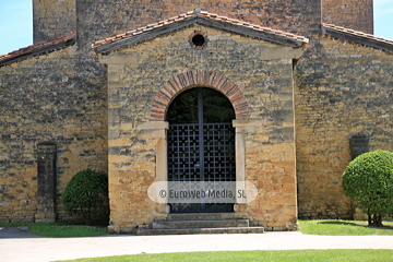 Exteriores. Iglesia San Julián de los Prados de Oviedo