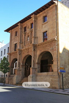 Fachada del antiguo convento de Santa Clara