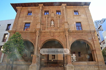 Fachada del antiguo convento de Santa Clara