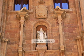 Fachada del antiguo convento de Santa Clara