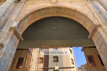 Fachada del antiguo convento de Santa Clara