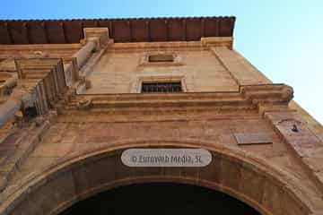 Fachada del antiguo convento de Santa Clara