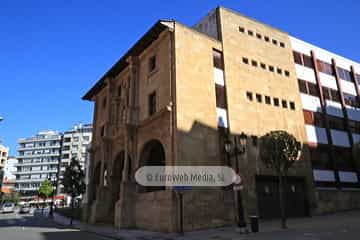 Fachada del antiguo convento de Santa Clara