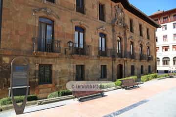 Palacio de Valdecarzana-Heredia