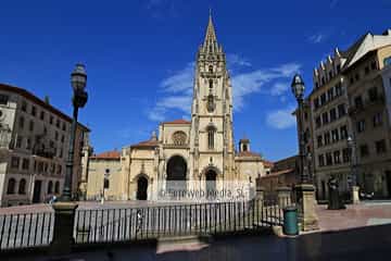 Plaza de Alfonso II, El Casto