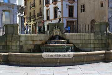 Plaza de Alfonso II, El Casto