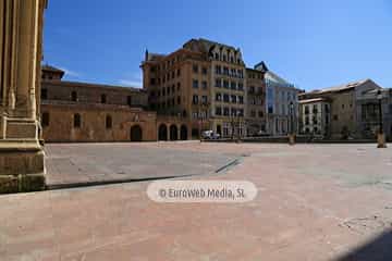 Plaza de Alfonso II, El Casto