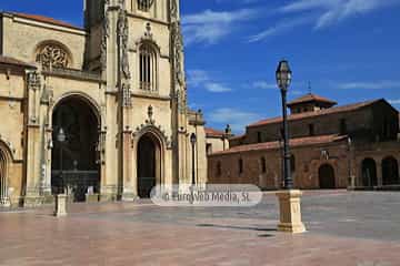 Plaza de Alfonso II, El Casto