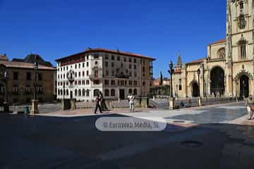 Plaza de Alfonso II, El Casto
