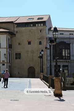 Plaza de Alfonso II, El Casto