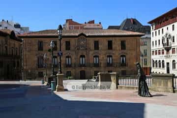 Plaza de Alfonso II, El Casto
