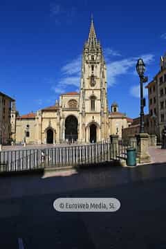 Plaza de Alfonso II, El Casto