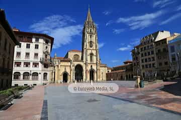 Plaza de Alfonso II, El Casto