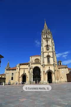 Plaza de Alfonso II, El Casto