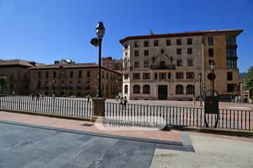 Plaza de Alfonso II, El Casto