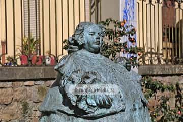 Escultura «Doña Eugenia Martínez Vallejo, La Monstrua»