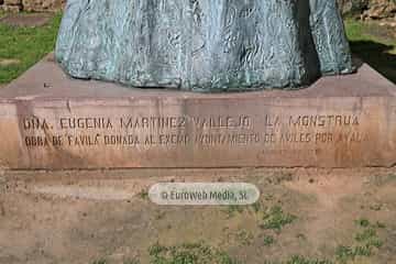 Escultura «Doña Eugenia Martínez Vallejo, La Monstrua»