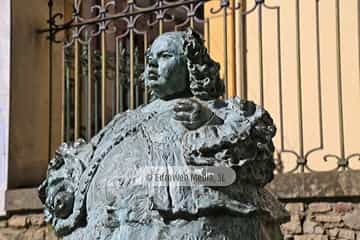 Escultura «Doña Eugenia Martínez Vallejo, La Monstrua»