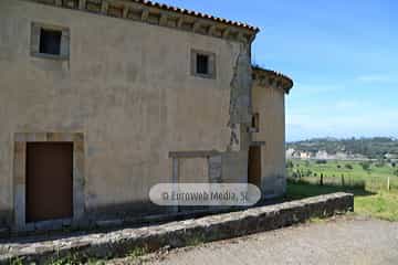 Iglesia románica de Santa María de Junco