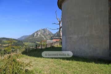 Iglesia románica de Santa María de Junco