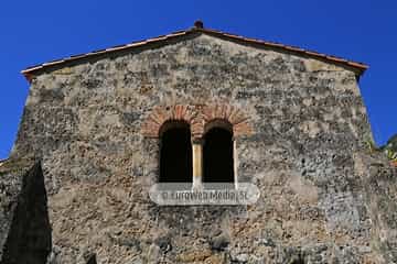 Iglesia de Santo Adriano de Tuñón
