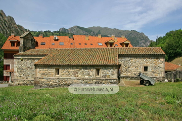 Iglesia de San Pedro de Pola de Somiedo