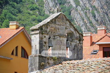 Iglesia de San Pedro de Pola de Somiedo